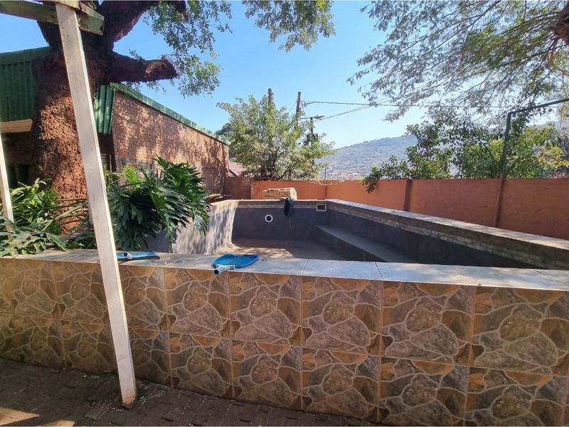 19 Room Luxury Guesthouse for Sale in Thohoyandou - Photo 6