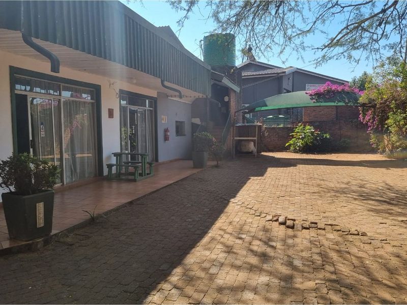 19 Room Luxury Guesthouse for Sale in Thohoyandou - Photo 3