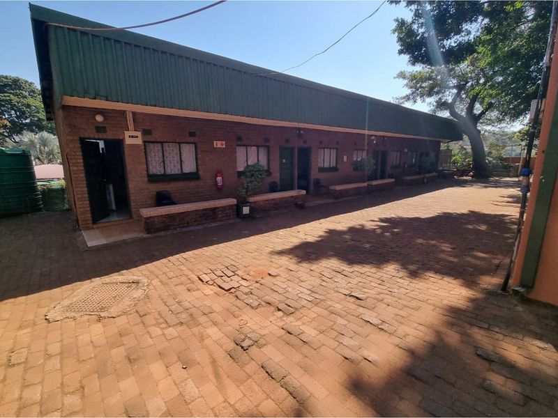 19 Room Luxury Guesthouse for Sale in Thohoyandou - Photo 4