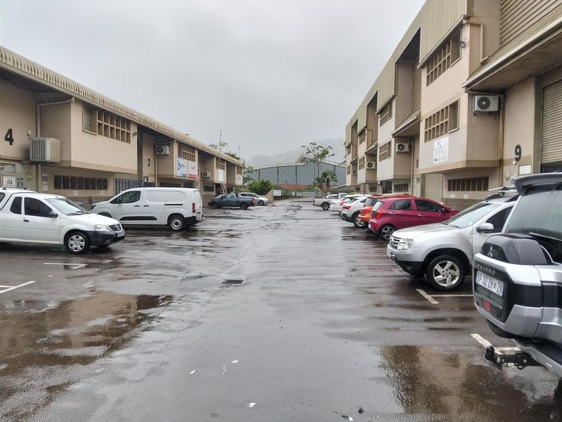 Secure warehouse to let. - Photo 9