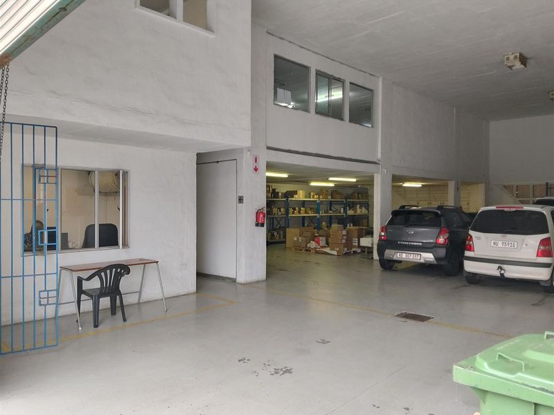 Secure warehouse to let. - Photo 2