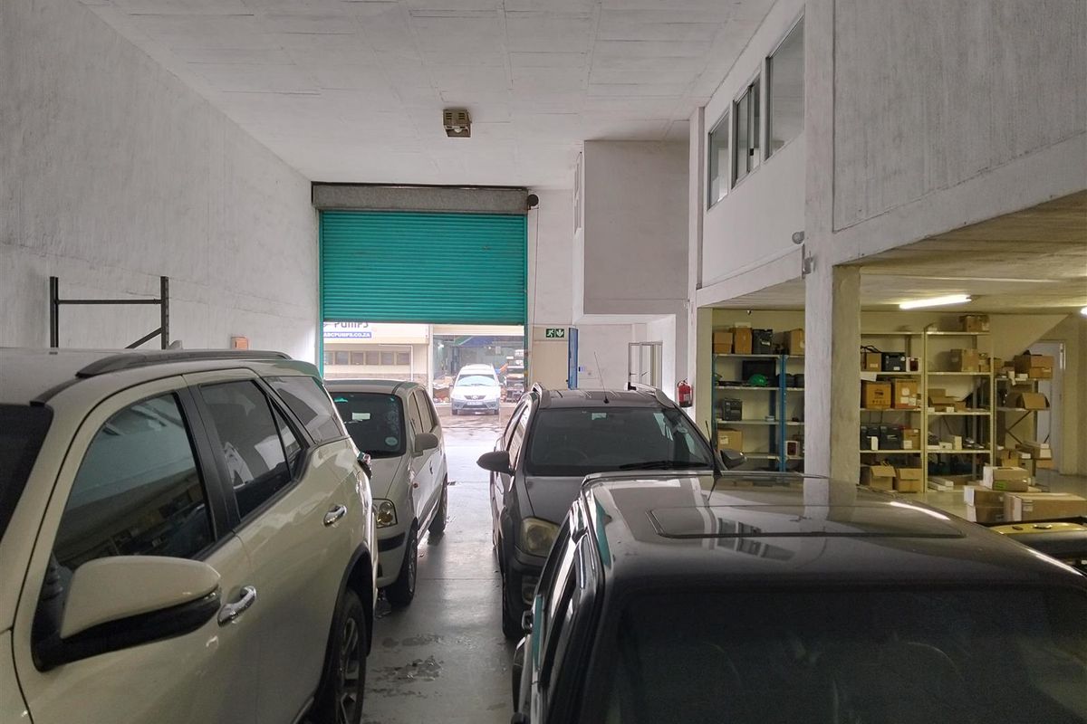 Secure warehouse to let. - Photo 4