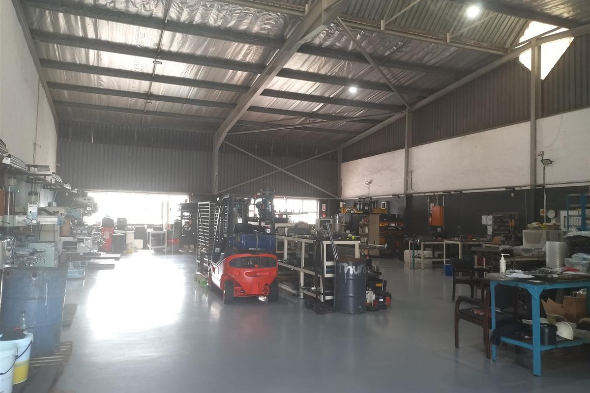 Sought after secure warehouse in Westmead to let. - Photo 2