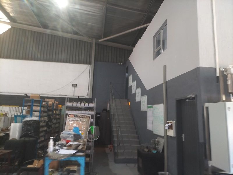 Sought after secure warehouse in Westmead to let. - Photo 9