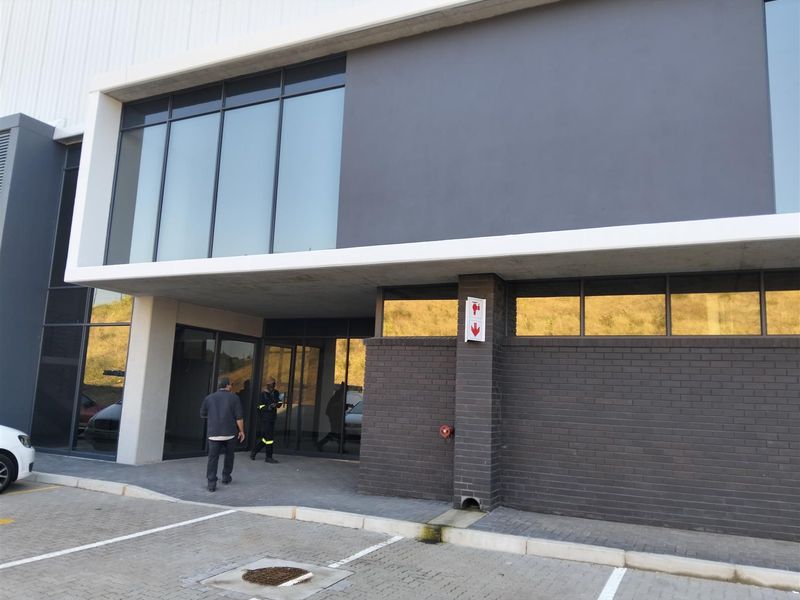 New warehouse to let overlooking N2 - Photo 8