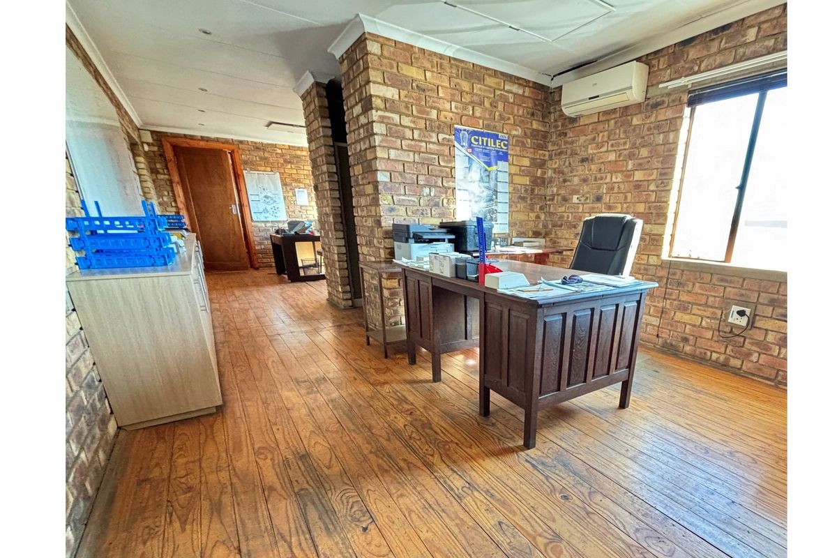 "Prime Vaalpark Warehouse for Sale - Photo 4