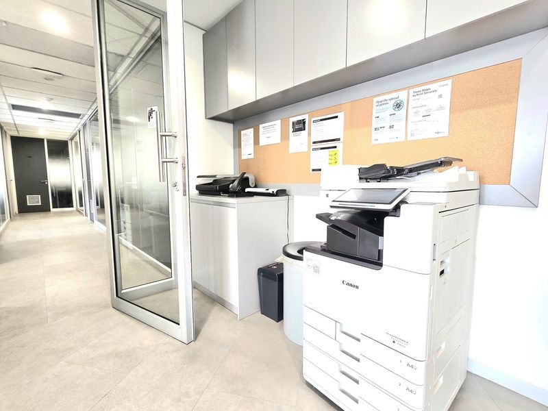 Elevate your workspace with this modern 6-person office - Photo 8