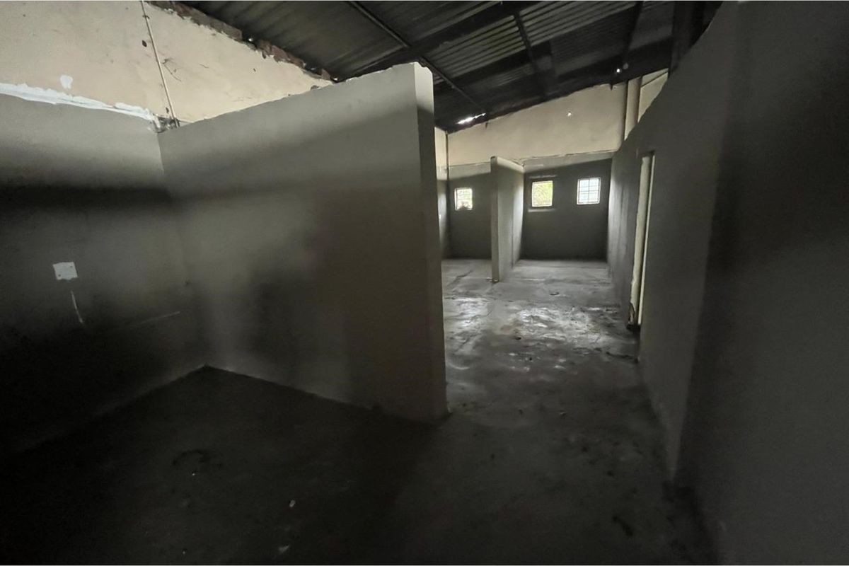 Industrial Warehouse / Workshop for Sale - Prime Dundee Location (NO TRANSFER DUTY) - Photo 3