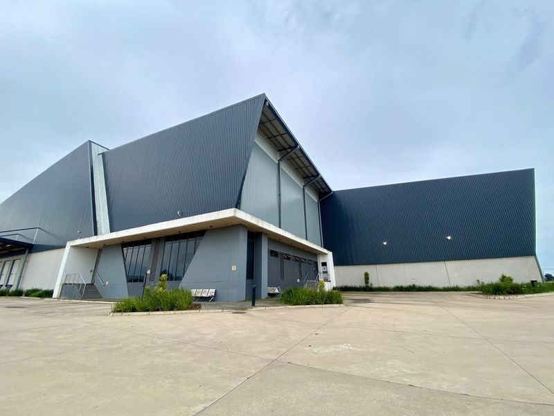 Award Winning World Class Logistics Facility. - Photo 2