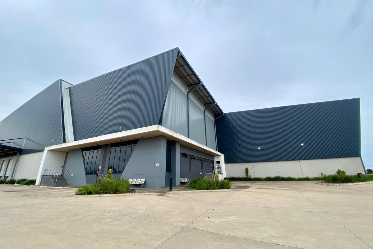 Award Winning World Class Logistics Facility. - Photo 2