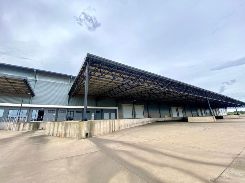 Award Winning World Class Logistics Facility. - Photo 9