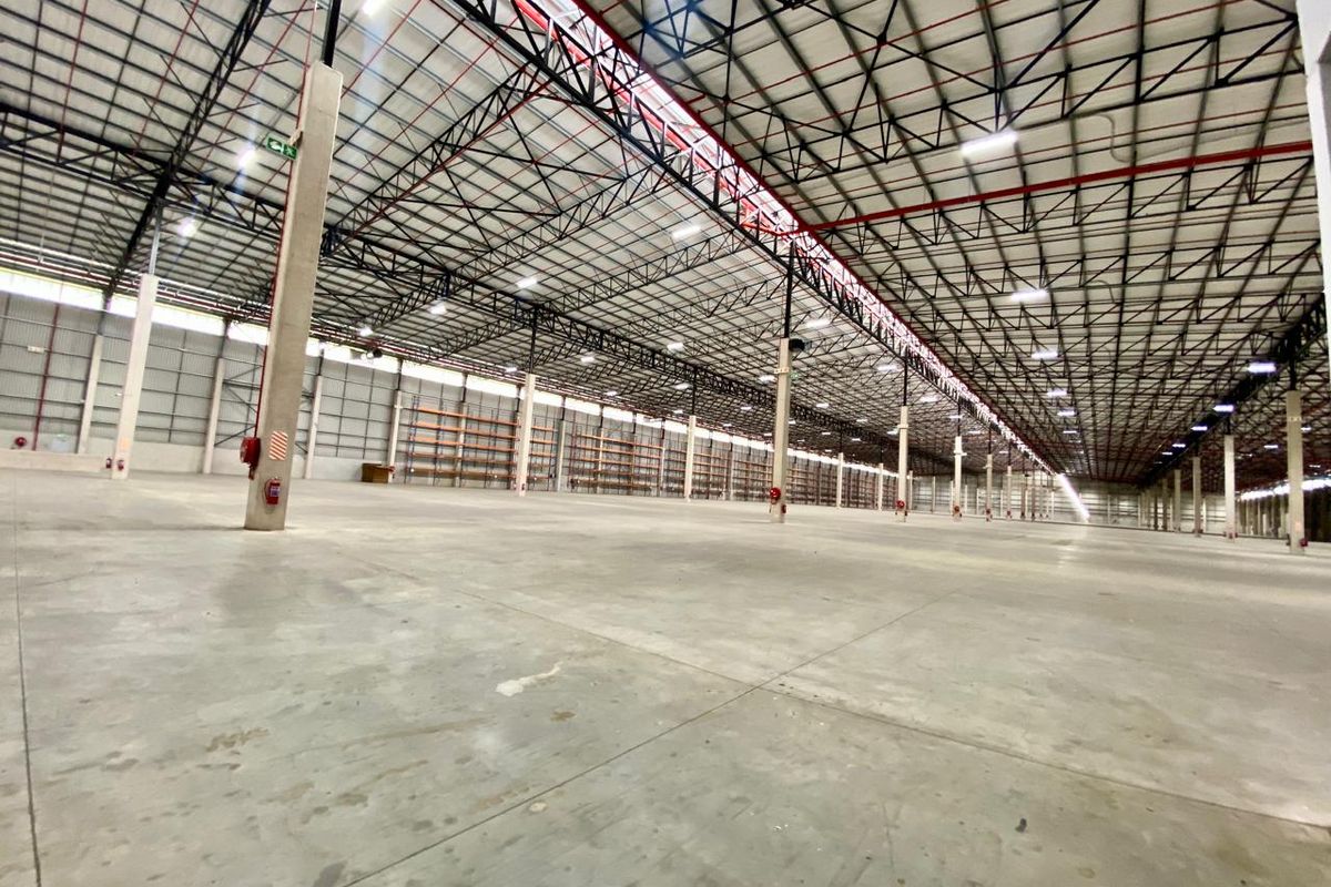 Award Winning World Class Logistics Facility. - Photo 4