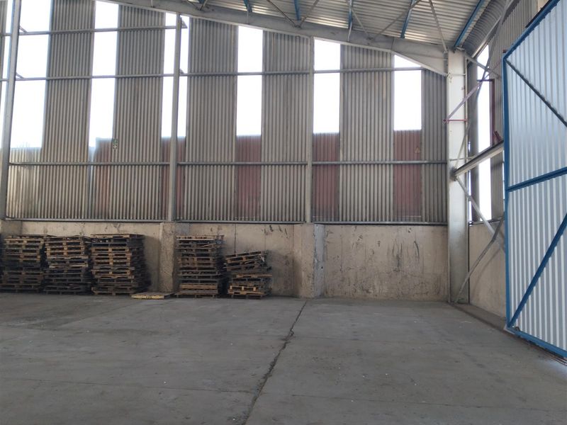 Secure, interlink access, large power warehouse to let on N3. - Photo 7