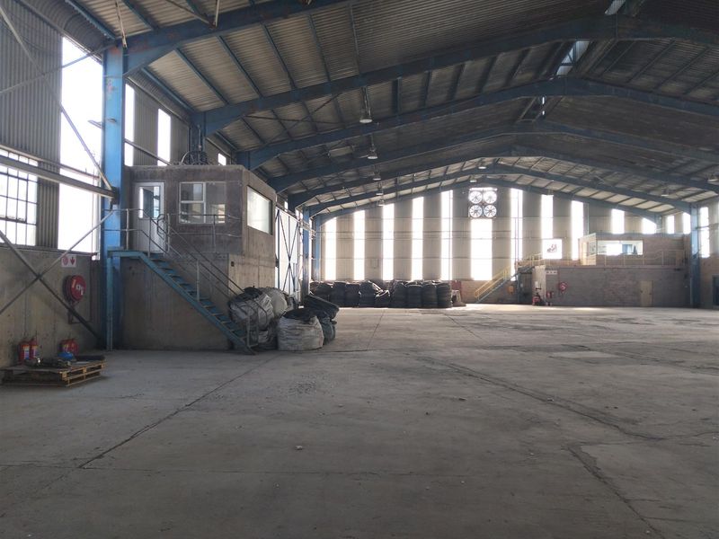 Secure, interlink access, large power warehouse to let on N3. - Photo 4