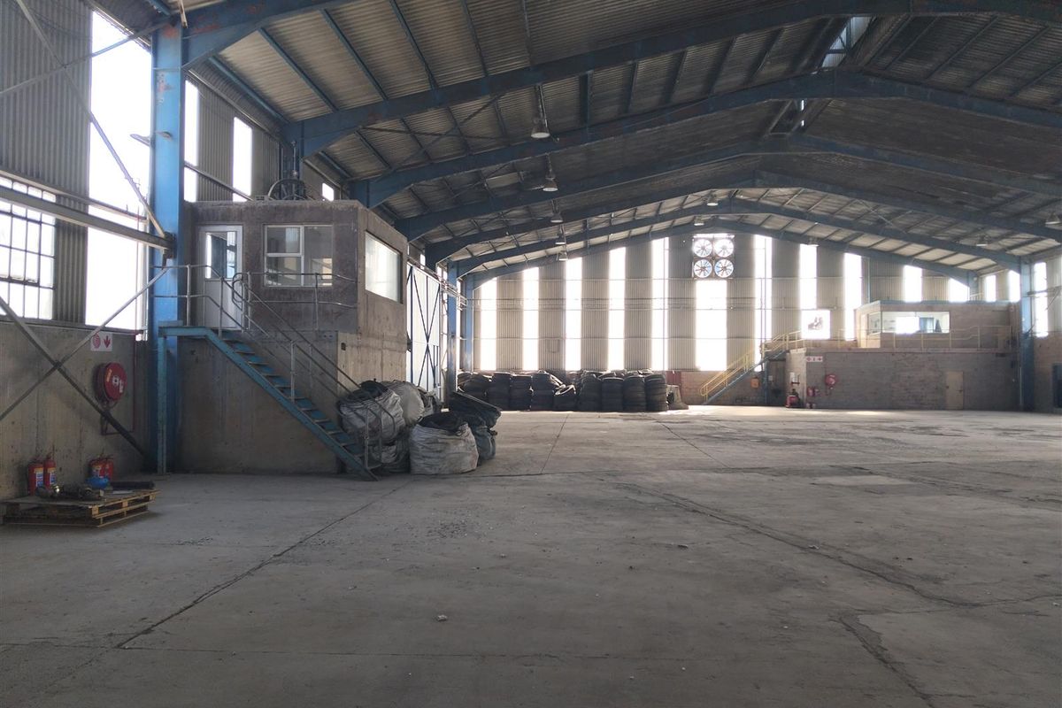 Secure, interlink access, large power warehouse to let on N3. - Photo 4