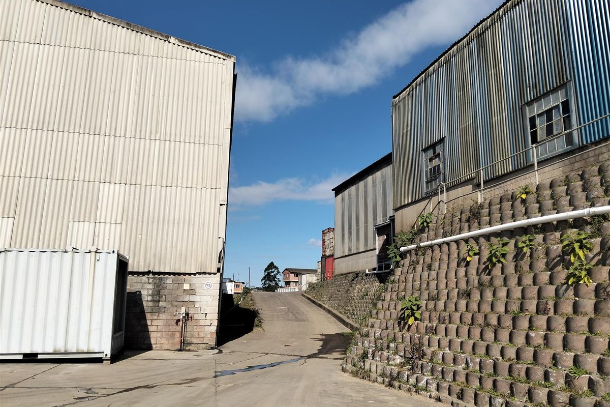 Secure, interlink access, large power warehouse to let on N3. - Photo 5