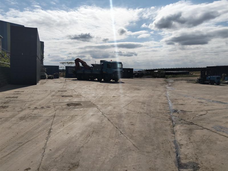 Secure, interlink access, large power warehouse to let on N3. - Photo 3