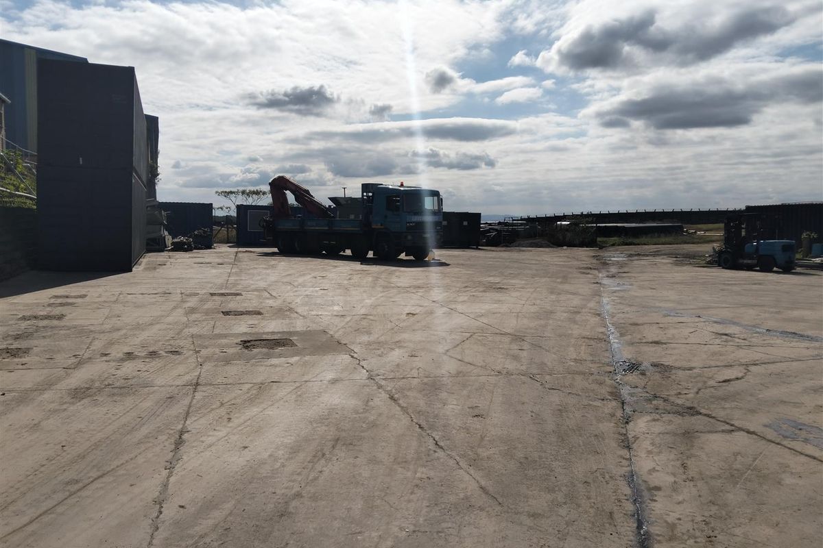 Secure, interlink access, large power warehouse to let on N3. - Photo 3
