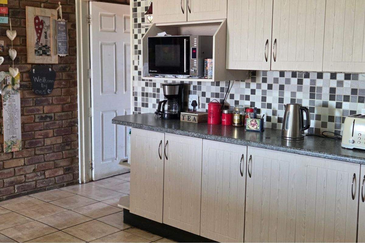 Prime Opportunity for a Holiday Retreat, Retirement Haven, or Lifestyle Hub - Photo 3