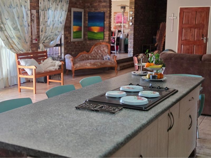 Prime Opportunity for a Holiday Retreat, Retirement Haven, or Lifestyle Hub - Photo 4