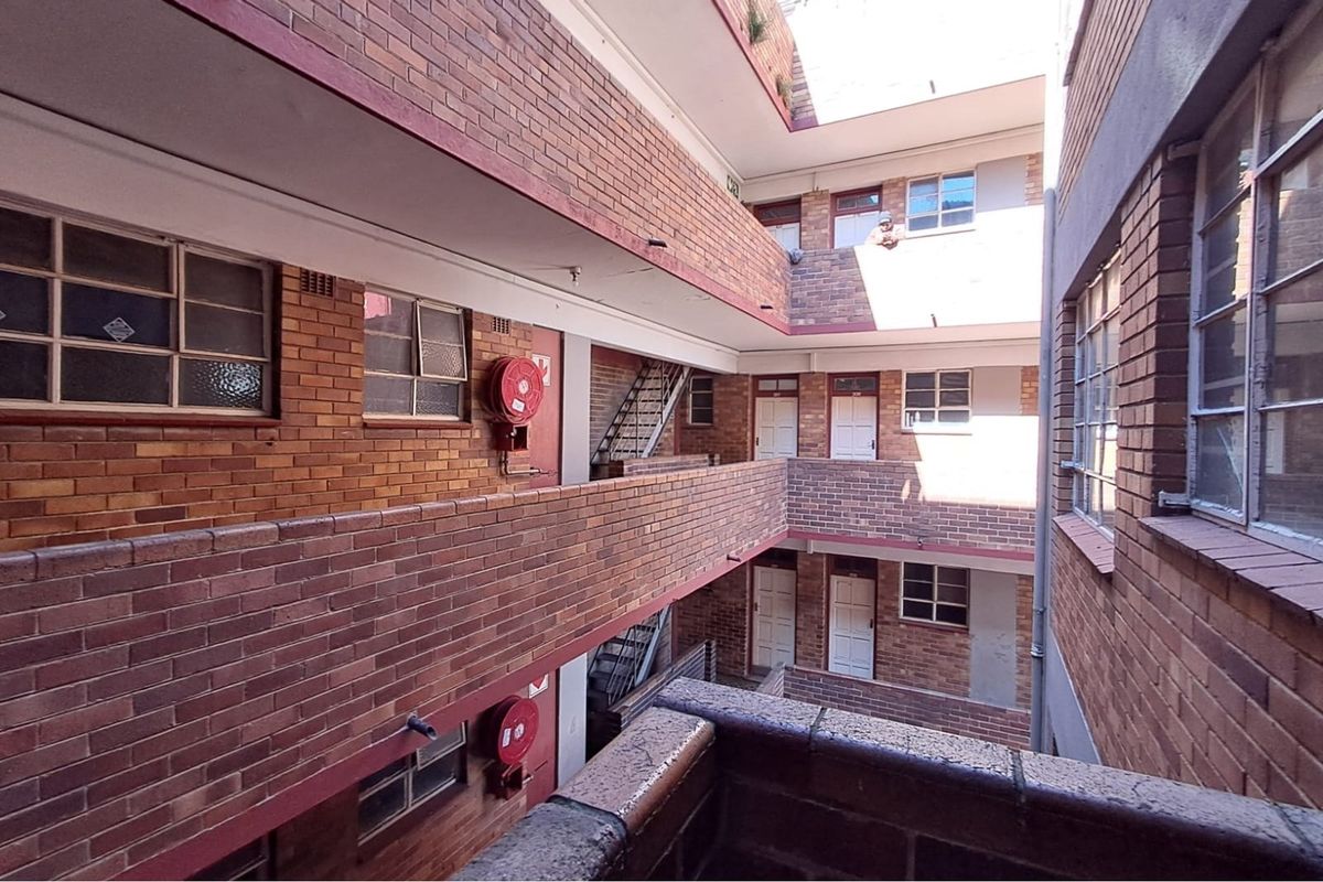 Commercial investment opportunity - Photo 2