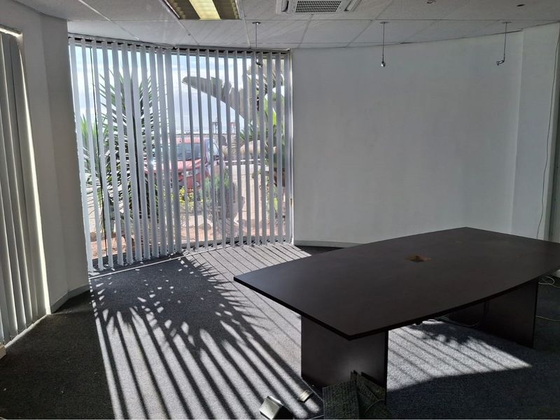 Modern offices available in Humewood - Photo 7