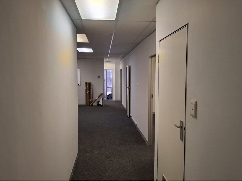 Modern offices available in Humewood - Photo 10