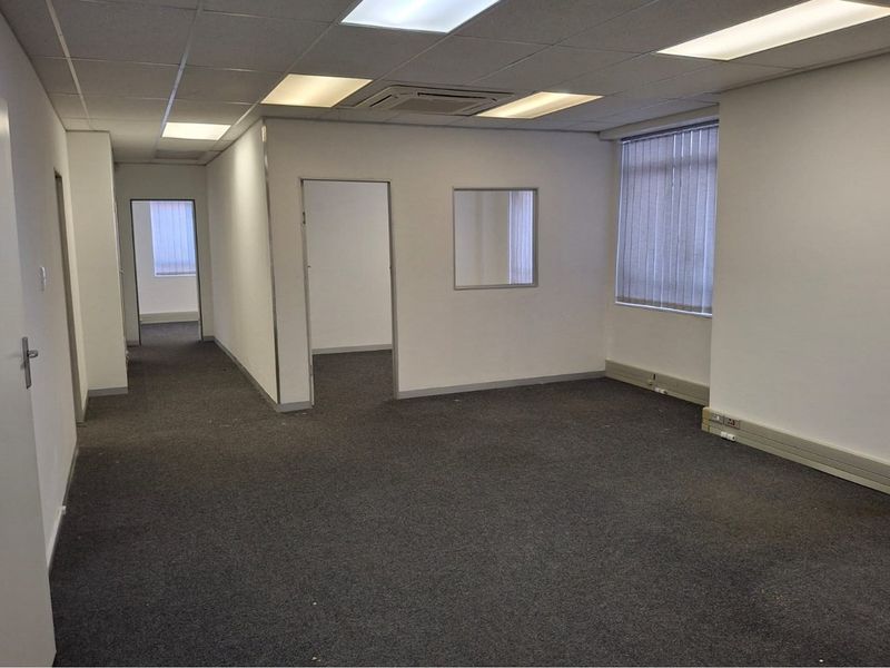 Modern offices available in Humewood - Photo 4