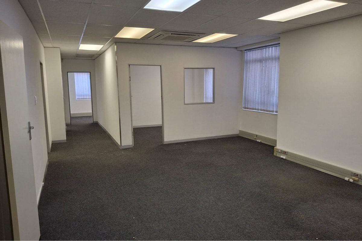 Modern offices available in Humewood - Photo 4