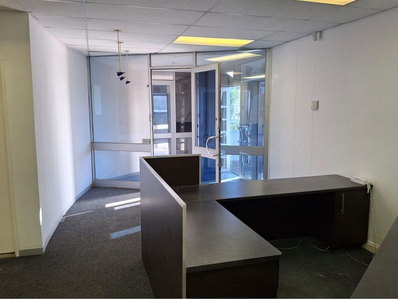 Modern offices available in Humewood - Photo 3