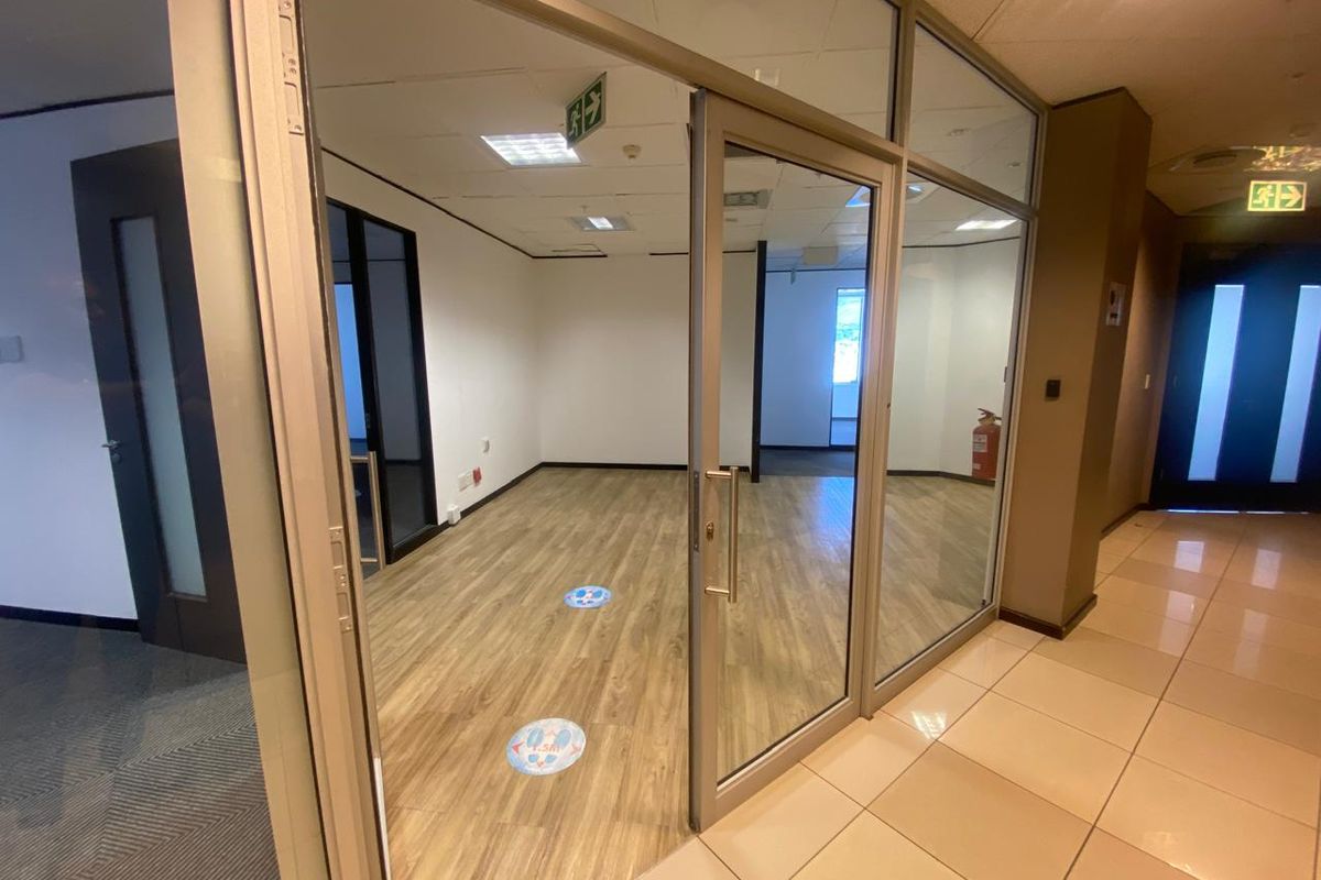 Office Space To Let in City Centre, Cape Town - Photo 5