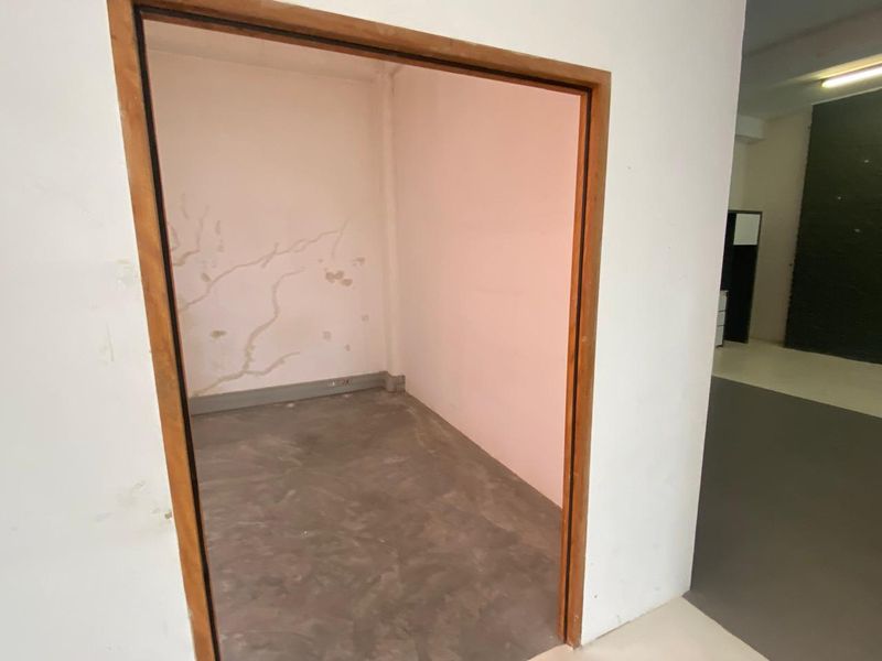 Retail/Office To Let in City Centre - Photo 9
