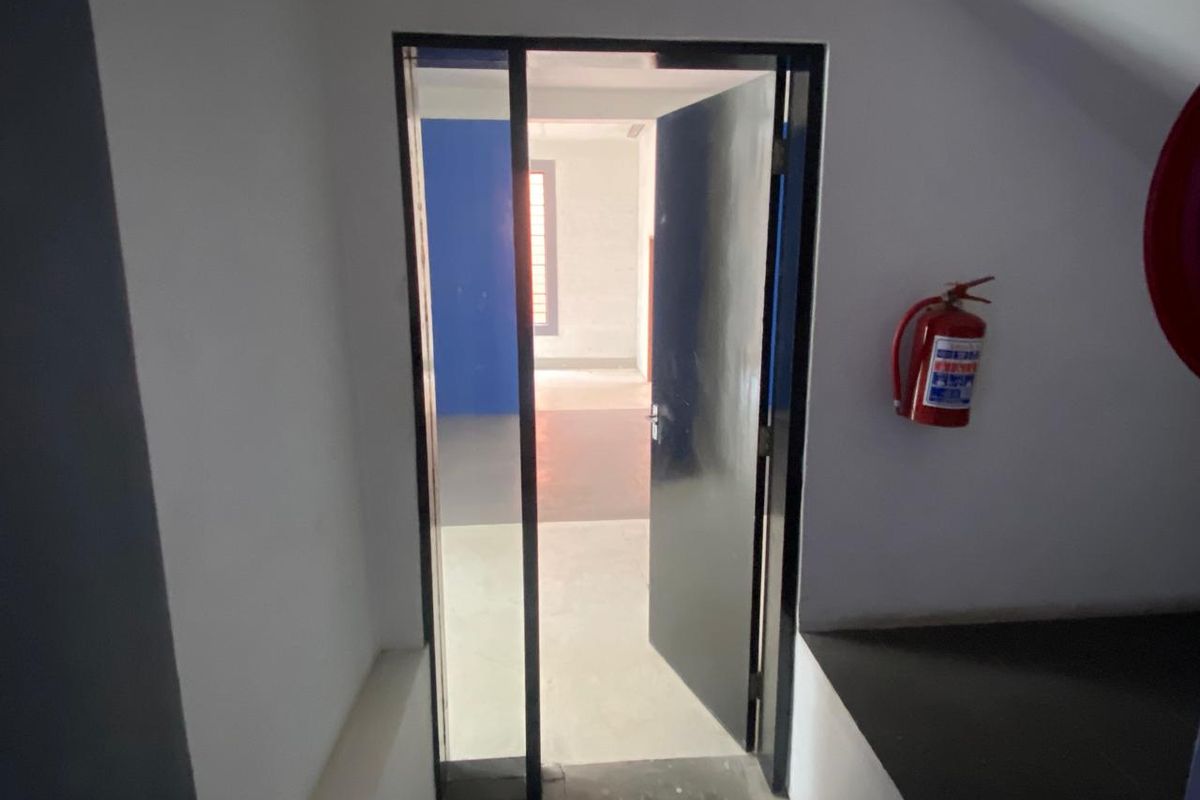 Retail/Office To Let in City Centre - Photo 2