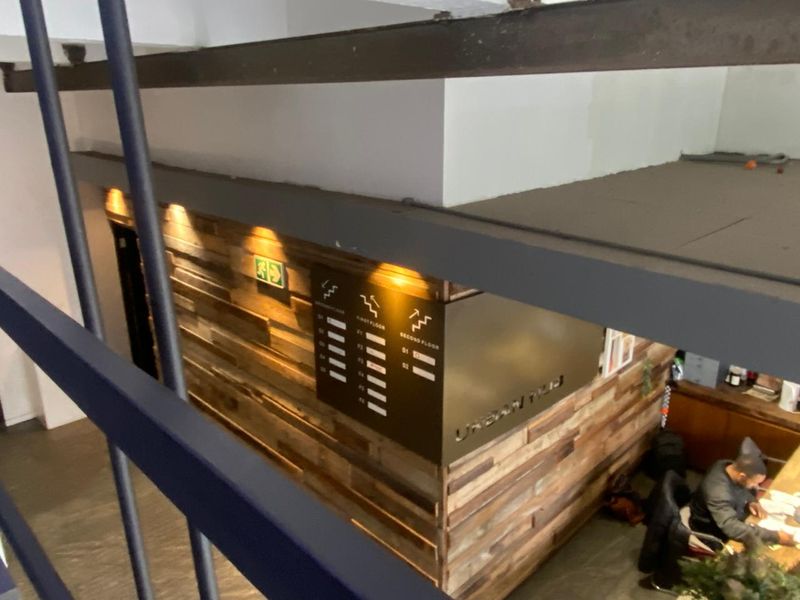 Retail/Office To Let in City Centre - Photo 3