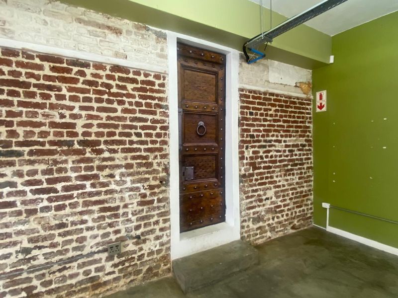 Retail Space to Let In City Centre - Photo 9