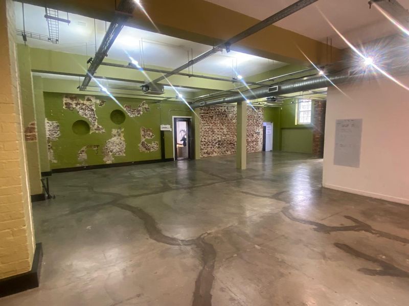 Retail Space to Let In City Centre - Photo 10