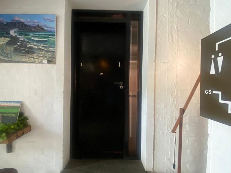 Retail Space to Let In City Centre - Photo 4