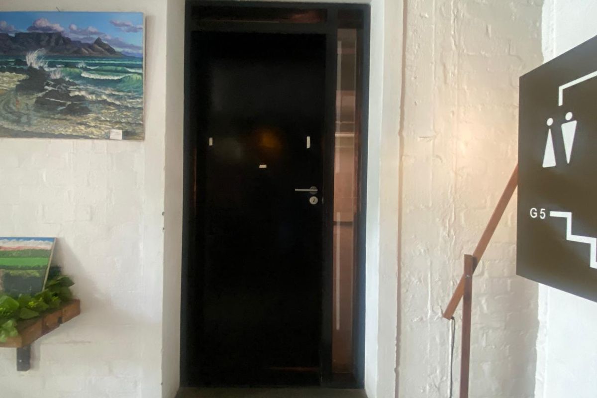 Retail Space to Let In City Centre - Photo 4