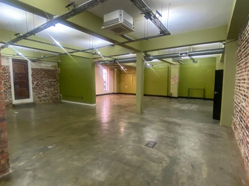 Retail Space to Let In City Centre - Photo 2