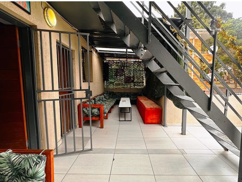 BEAUTIFUL (12) ACTIVE ROOMS GUEST LODGE FOR SALE  (AIR B"N"B) - Photo 6