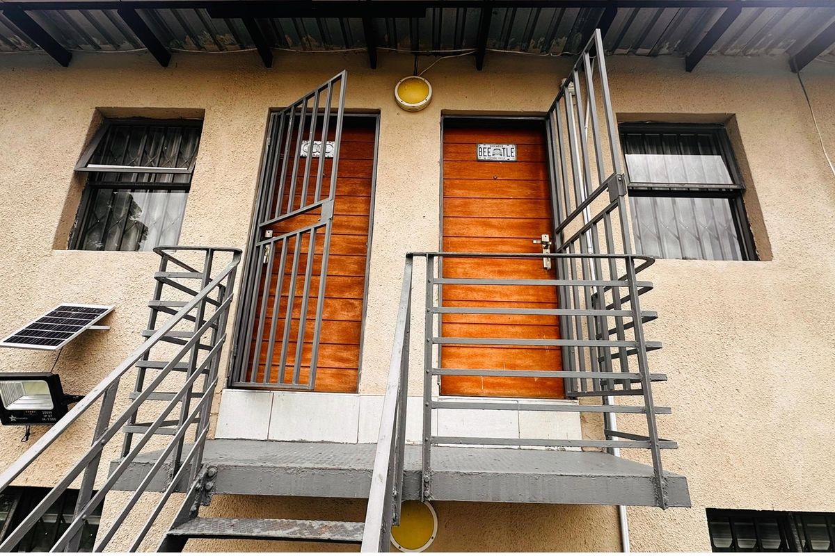 BEAUTIFUL (12) ACTIVE ROOMS GUEST LODGE FOR SALE  (AIR B"N"B) - Photo 5