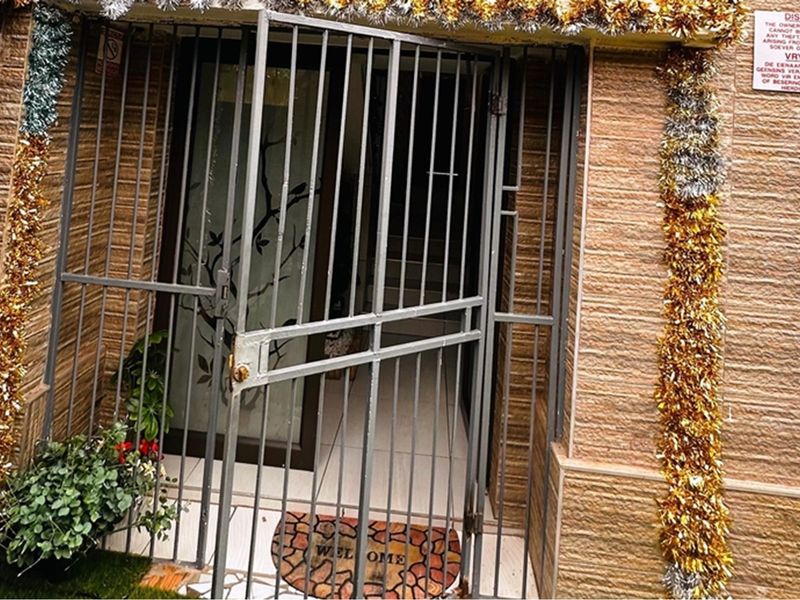 BEAUTIFUL (12) ACTIVE ROOMS GUEST LODGE FOR SALE  (AIR B"N"B) - Photo 2