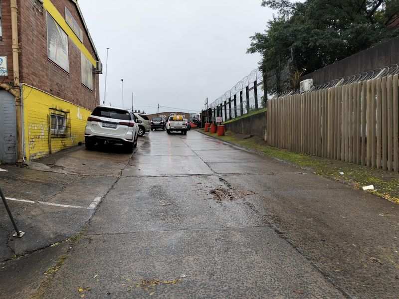 Warehouse suitable for vehicle workshop or manufacturing to let in New Germany. - Photo 4