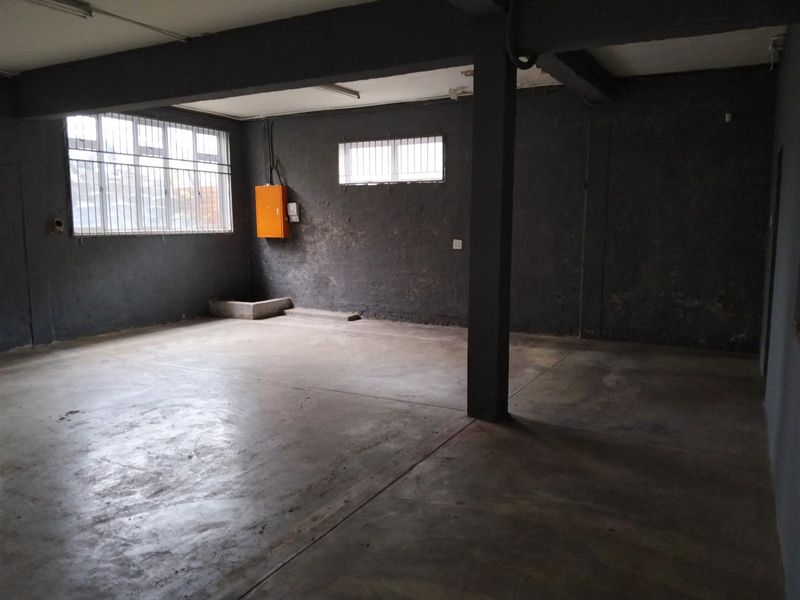 Warehouse suitable for vehicle workshop or manufacturing to let in New Germany. - Photo 3