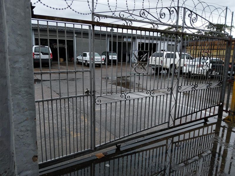 Warehouse suitable for vehicle workshop or manufacturing to let in New Germany. - Photo 2