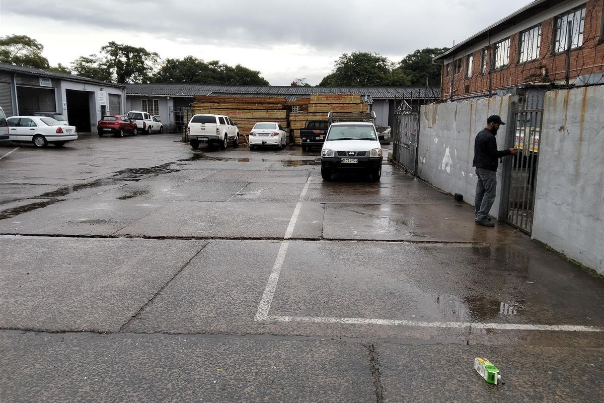 Warehouse suitable for vehicle workshop or manufacturing to let in New Germany. - Photo 5