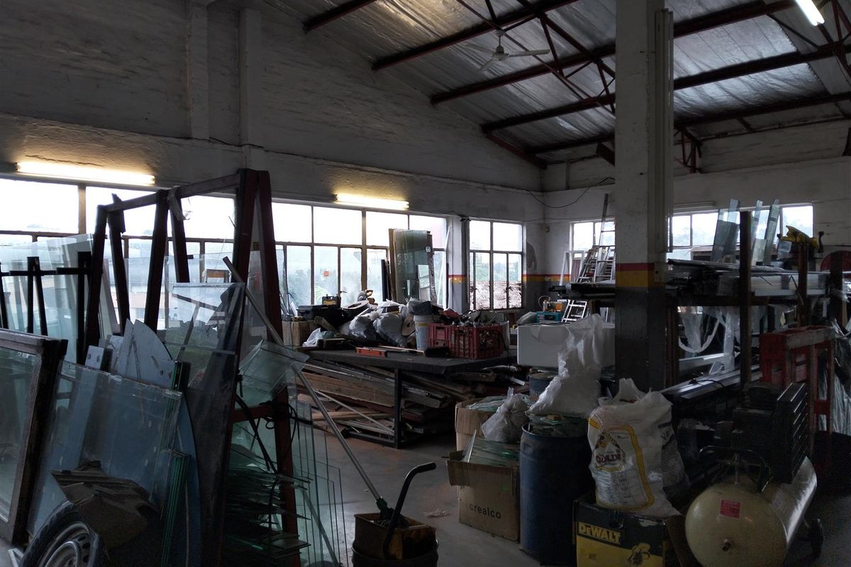 Rent or buy fantastic warehouse. - Photo 3
