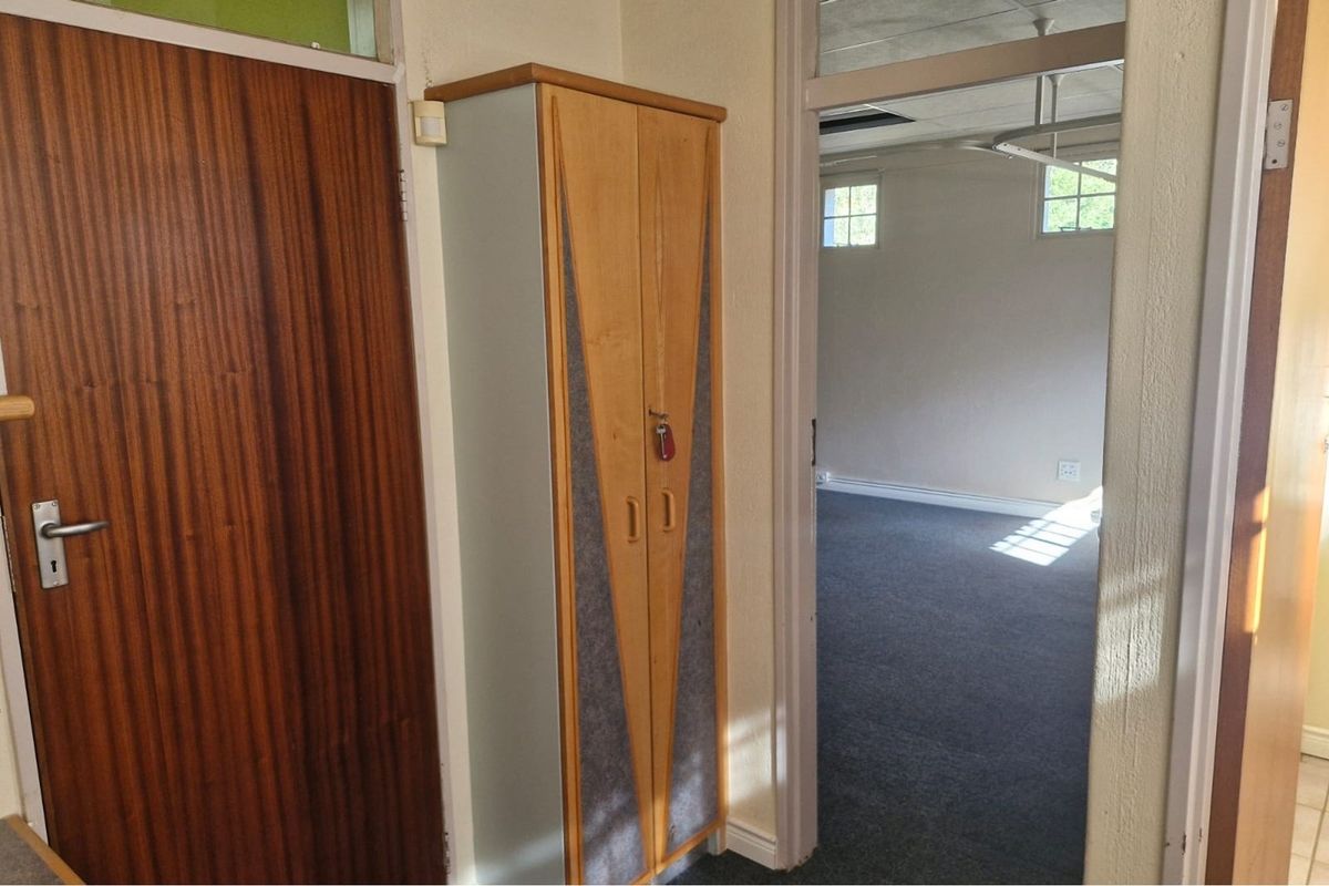 Modern Medical Consulting rooms for urgent sale - Photo 3