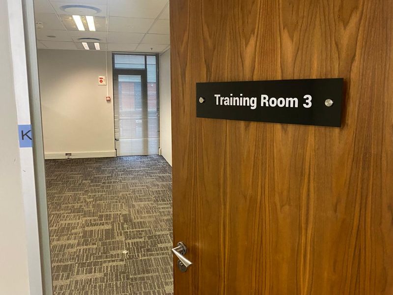 Call Centre Offices Available in City Centre - Photo 4