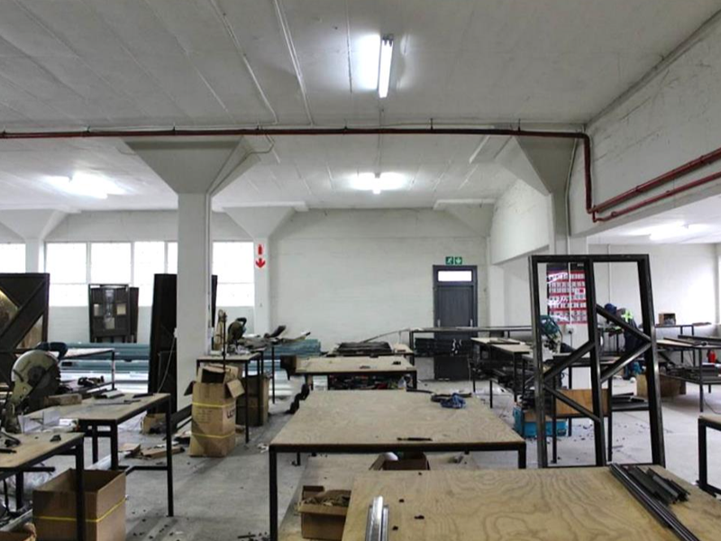 Highly sought after manufacturing or warehousing premises. - Photo 4